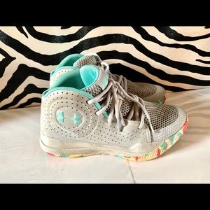 Under armor sneakers size 5.5Y